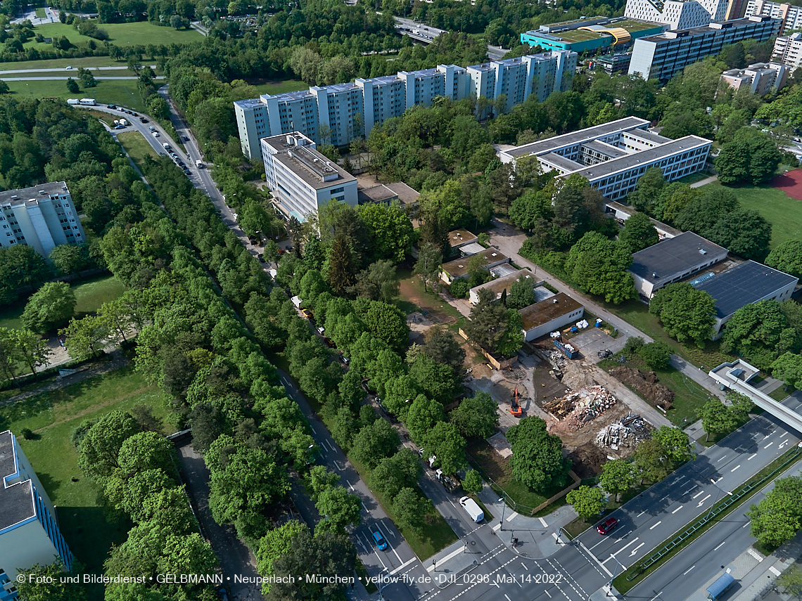 14.05.2022 - Luftbilder von der Baustelle Haus für Kinder in Neuperlach